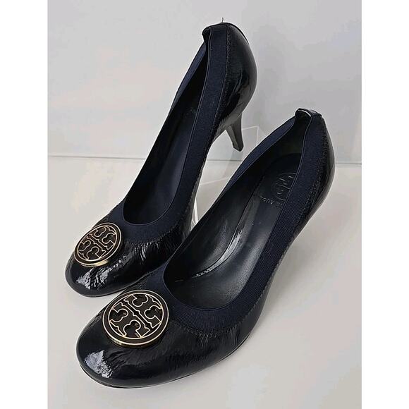 Tory Burch Navy Patent Leather Caroline Heels 8M Gold Logo Pump Elastic Top - Picture 2 of 9